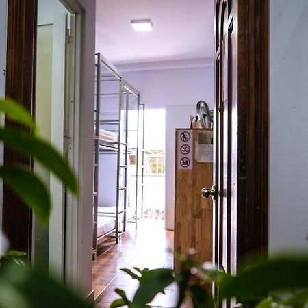 Хостел The Crib Vietnam Хошимін Екстер'єр фото